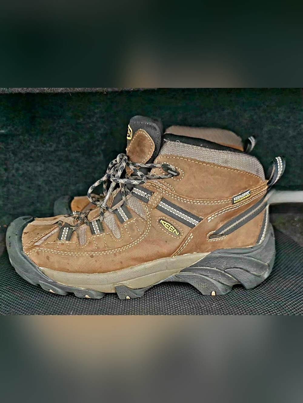 KEEN Men’s Targhee III Waterproof Mid Hiking Boots - Brown/Tan - Size 9